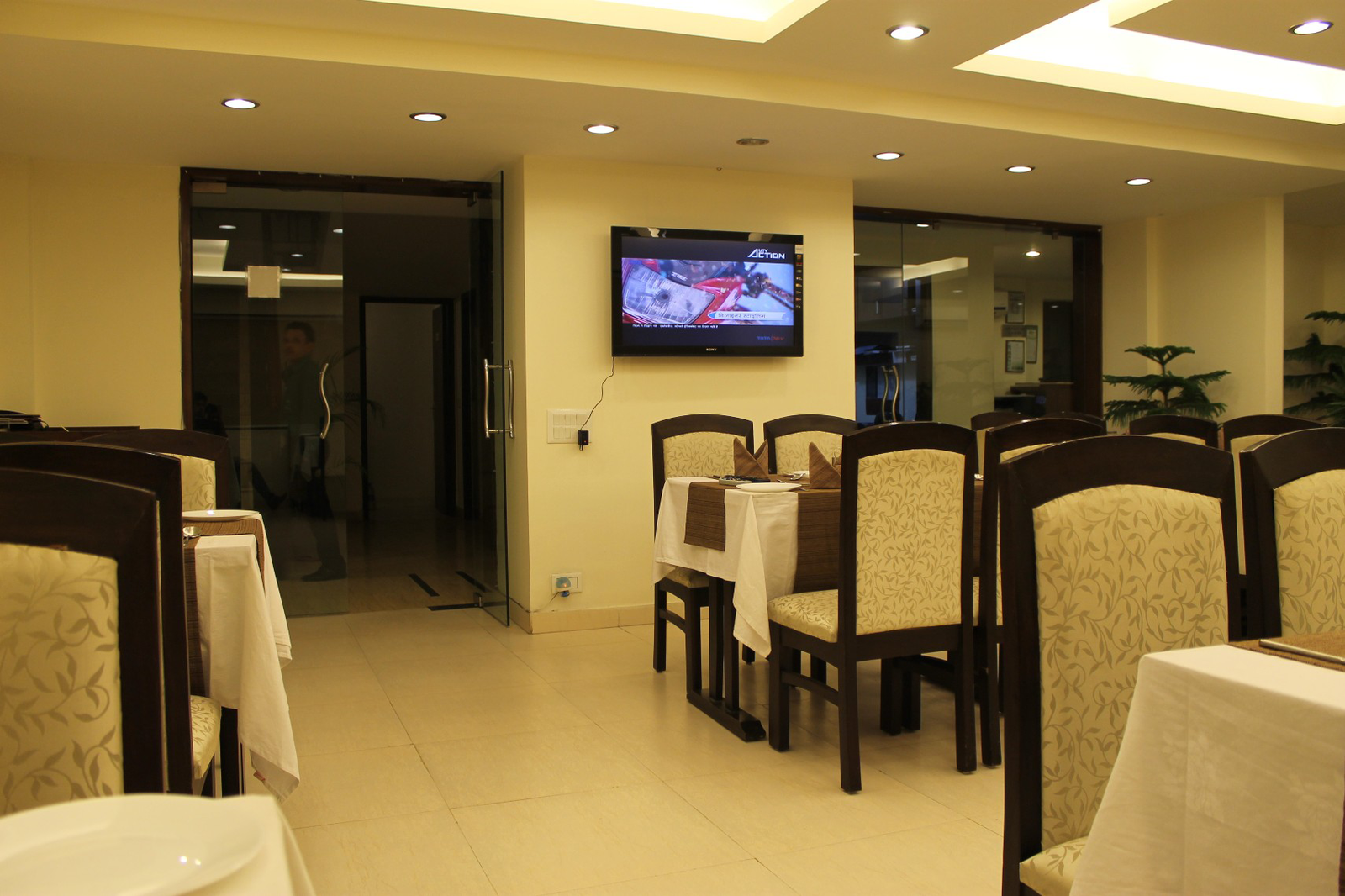 Dehradun Hotel Dining area